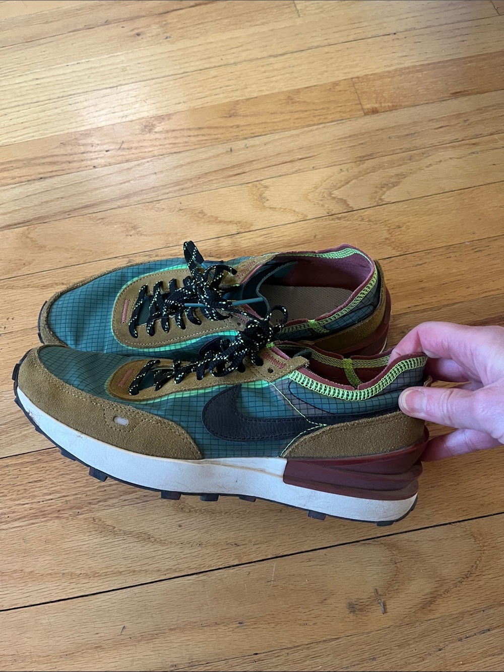 Nike Men's Green & Brown Mixed-Material Sneaker 8.5
